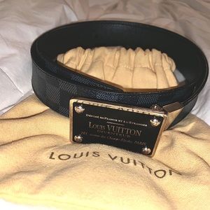 MENS REVERSIBLE LOUIS VUITTON BELT SIZE 36